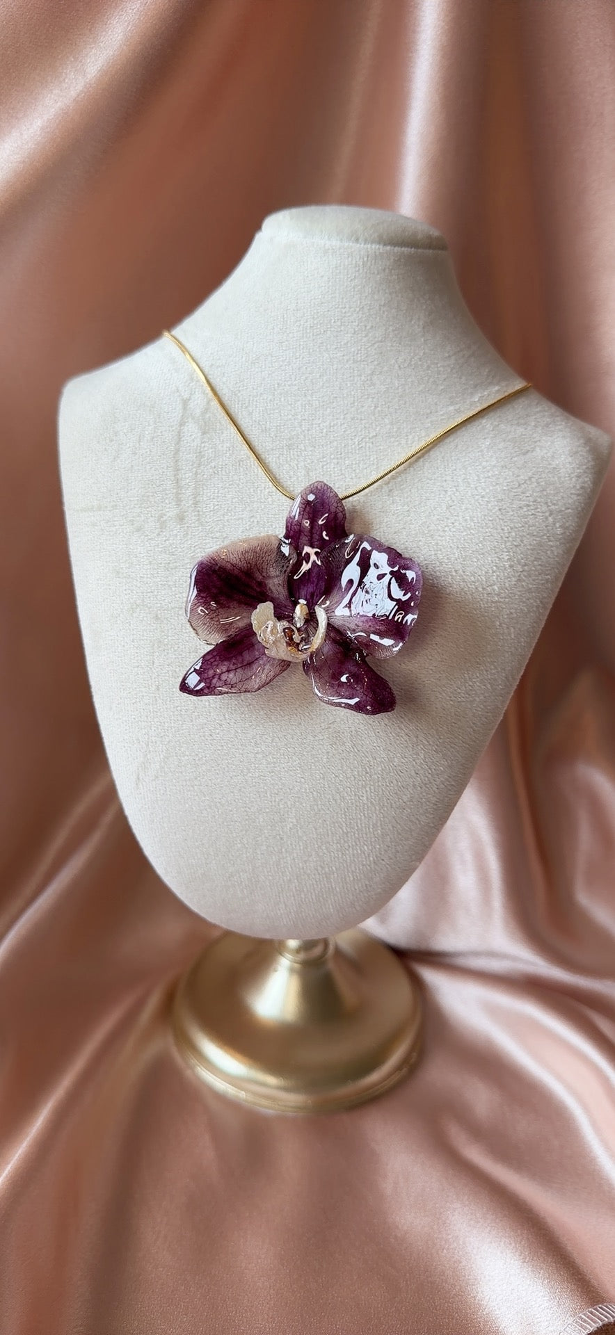 *REAL FLOWER Large Dark Purple Orchid Necklace Preserved Flower in Resin Pendant Orchid on Chain Botanical Floral Necklace