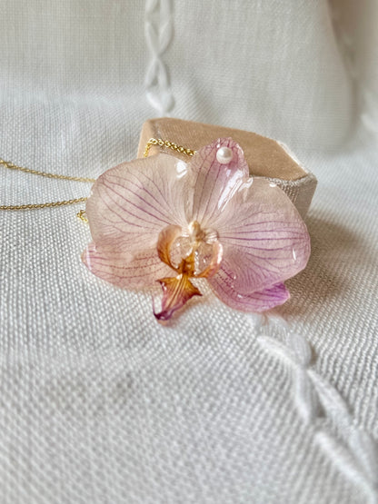 *REAL FLOWER Orchid Necklace Preserved Flower Pendant in Resin 3D White Purple Striped Orchid Pearl Smooth Snake Chain