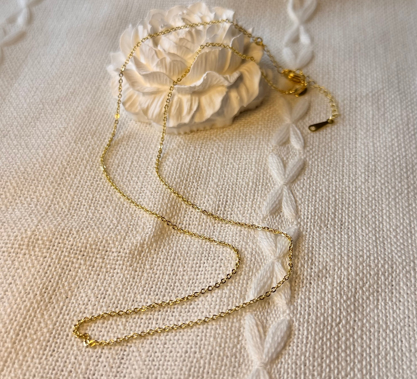 *REAL FLOWER Purple Dahlia Necklace | Preserved flower in resin | Floral pendant on chain | Hypoallergenic Gold Plated