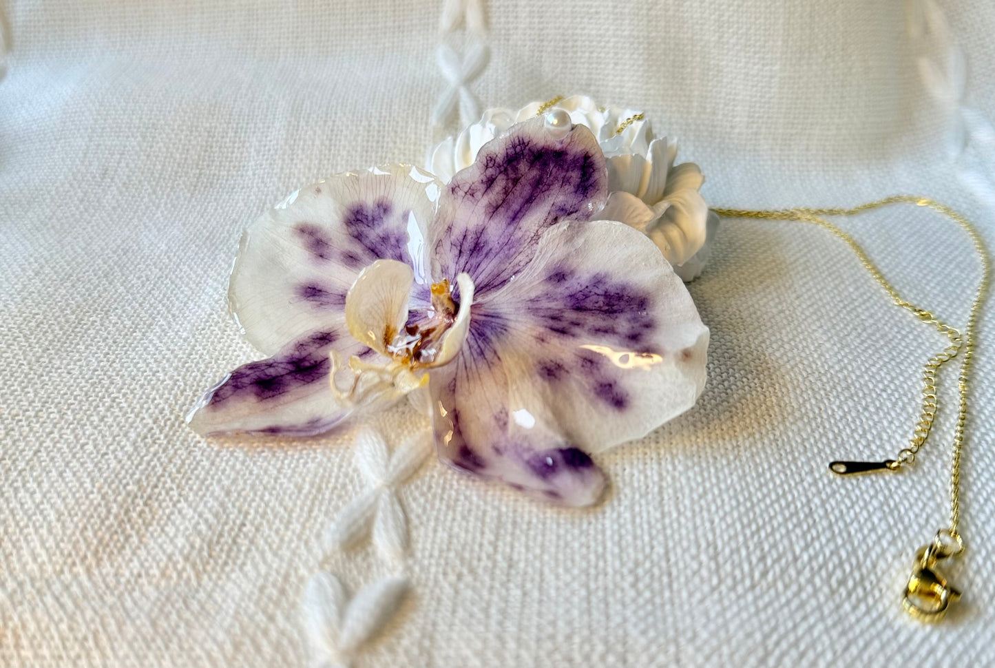 *REAL FLOWER Orchid Necklace 16” Long Preserved 3D Flower in Resin Floral Pendant White Purple Spotted Orchid on Chain Hypoallergenic